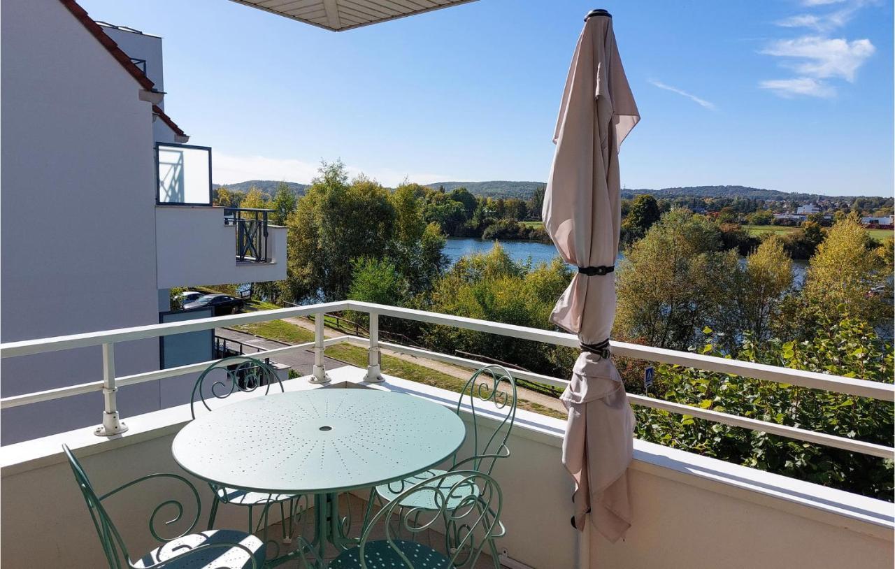 Awesome Apartment In Triel-Sur-Seine With Kitchen Bagian luar foto