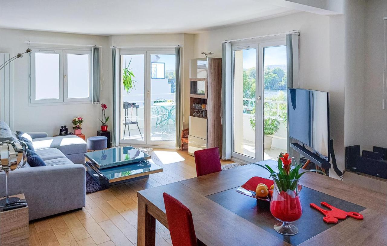 Awesome Apartment In Triel-Sur-Seine With Kitchen Bagian luar foto