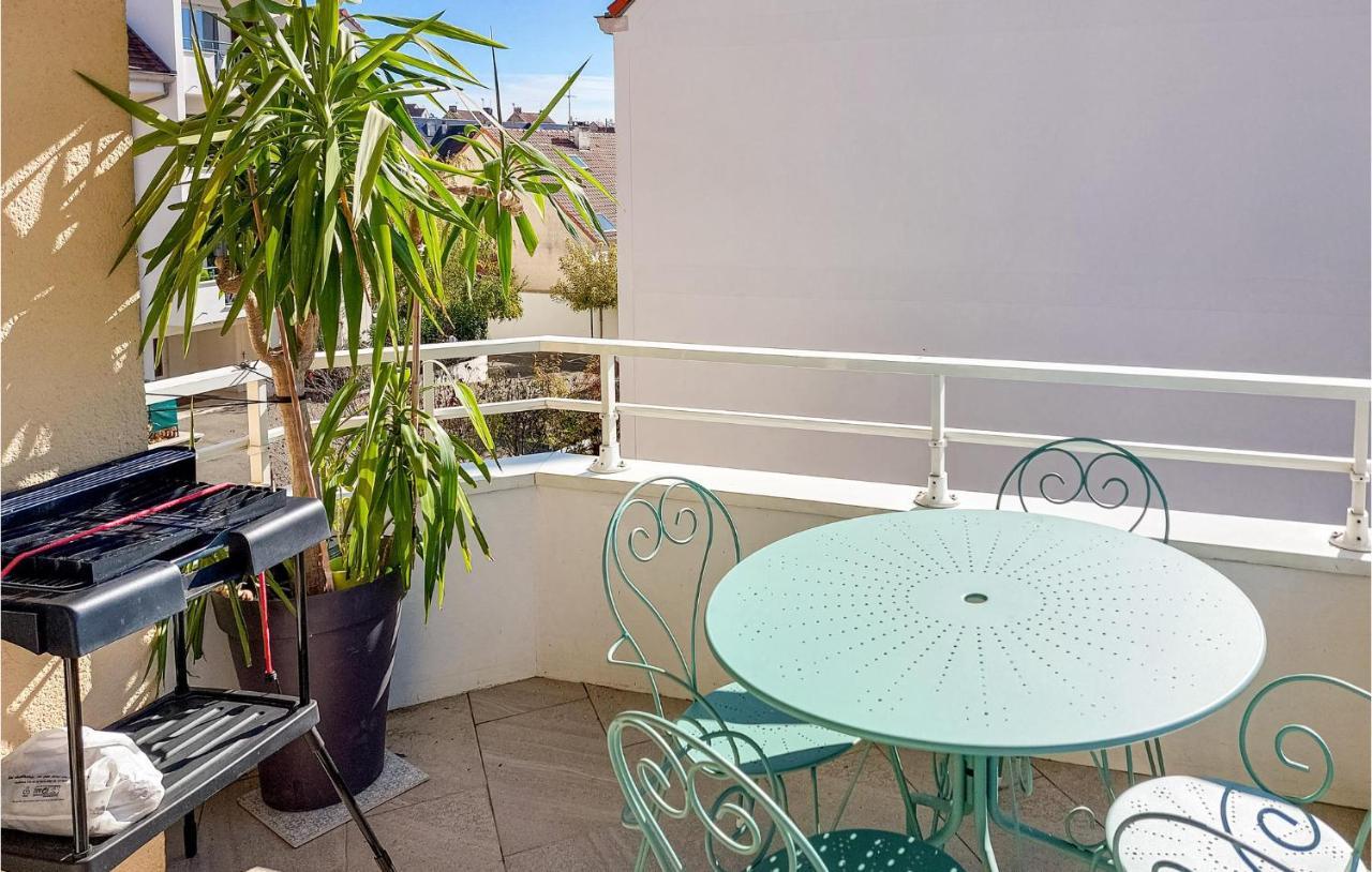 Awesome Apartment In Triel-Sur-Seine With Kitchen Bagian luar foto